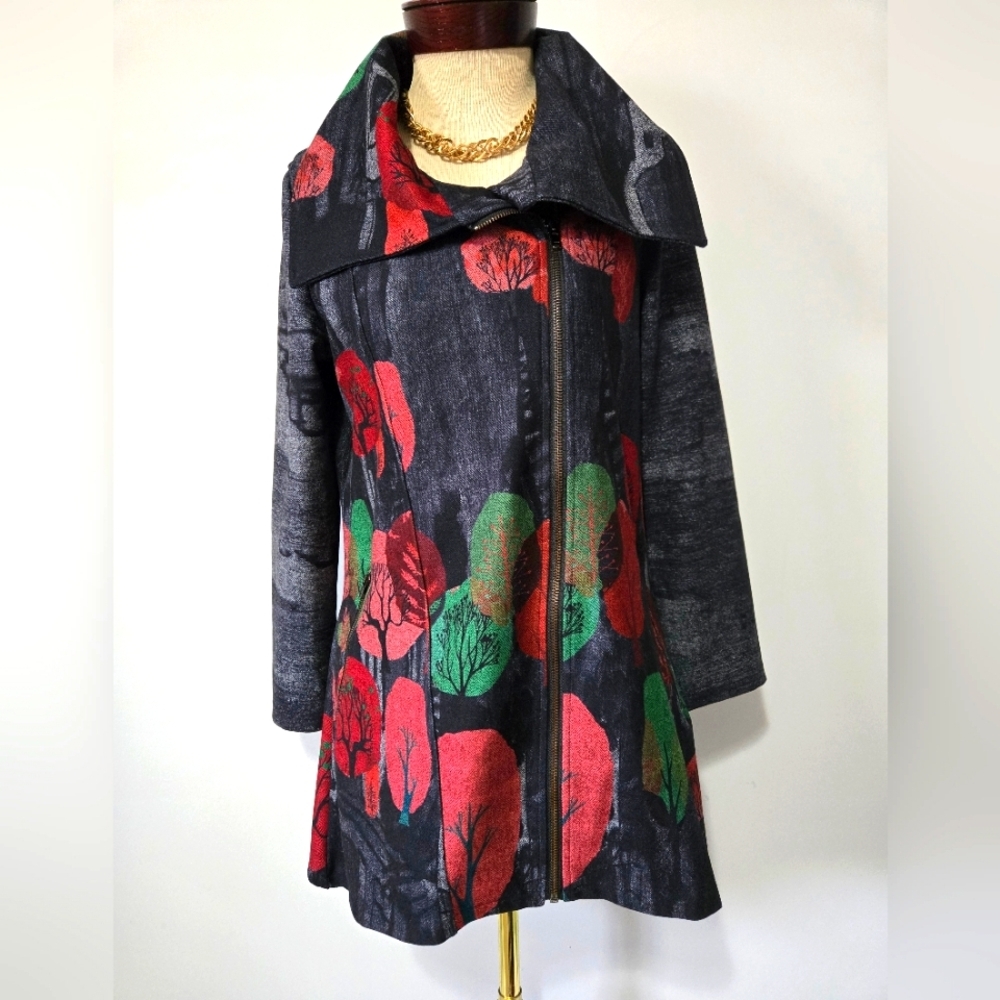 FUNSPORT lightweight Tree Adorned Jacket With Statement Collar. Size Small